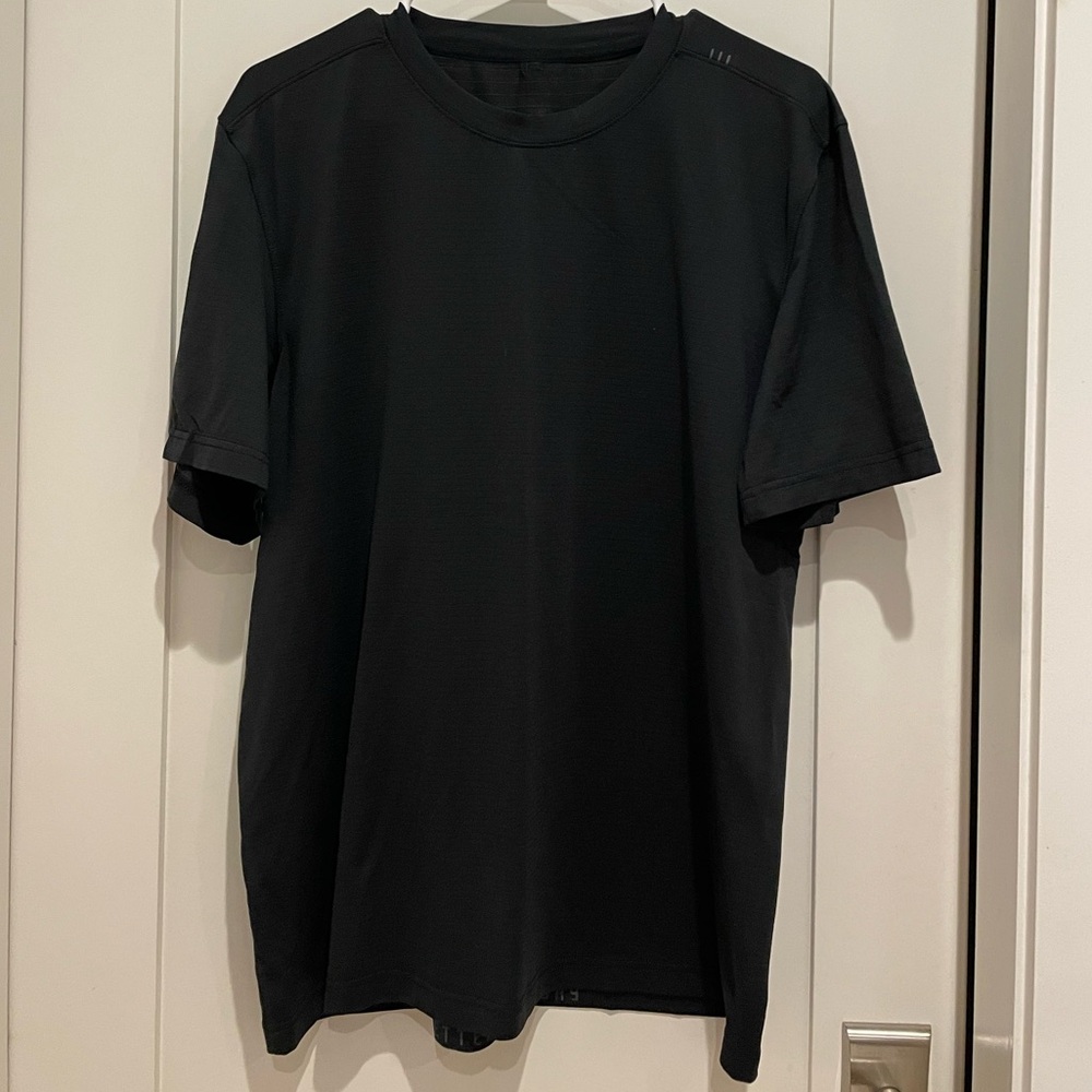 Men's Lululemon License to Train Relaxed-Fit Short Sleeve Black Shirt